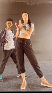 Anjana Rangan Instagram - BEAST MODE ON 🔥 Our version of Arabic Kuthu! @harinathshankar 

#arabickuthu #halamathihabibo #thalapathyvijay #thalapathy 
#trendingreels