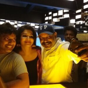 Anjena Kirti Instagram - We are ever ready for a selfie 🤳🤳🤳💚🍀🌼🌼🌻👑💙 @venkat_prabhu
