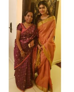 Anjena Kirti Instagram - Divine Navratri 🌺 at the❤"Maestros"❤ residence 📸: @bhavatha 
#Gollu
#puja
#spreadlove 
#GoodVibesOnly
#blessed
#KingOfMusic
#AnjenaKirti
