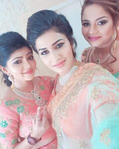 Anjena Kirti Instagram - Gallata Nakshatra Awards #💐🌹🌸💕🕊
#VishwaAndDevjiDiamonds
