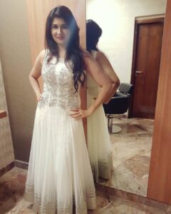 Anjena Kirti Instagram - #OutfitOfTheDay #SunTV #SundayGallata #CelebrityGuest #300thEpisode 👑🎵🎶💕 yet another white ..I know..I know..but I just lovvve whites💕