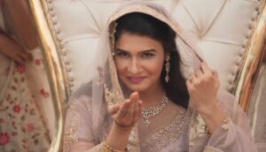 Anjena Kirti Instagram - #meherezylaa video song out now on U1 records ❤️
#Maanaadu 
#meherezylaa 
#meherezylaavideosong
#zarina