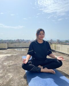 Aparna Balamurali Instagram - I never thought I would step into the world of Yoga. And that was one of the best decisions. But I’m beyond blessed to be in the right hands 🙏
If I’m doing at least so much, it’s all because of my Guru @tara_sudarsanan ❤️

#internationalyogaday