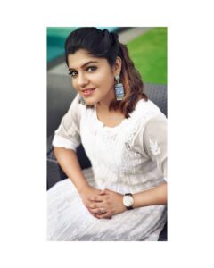 Aparna Balamurali Instagram - Happy Diwali to all of you ❤️
And a biiiggg thanks to all of you for making it special. 

Picture Courtesy: @_meraki.photography_ 
MUAH : @ashna_aash_ 
Location: @__silvercloud__
Beautiful white kurta from @elegant_fashion_way 🌼
And earrings from @dipitreats ✨