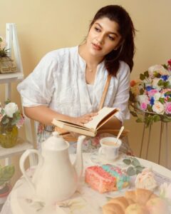 Aparna Balamurali Instagram - 🤍

@_meraki.photography_ 
@dreams_floristsanddecorators

Thank you my darlings @ashly_pault and @ashqui_paul for doing the decor! ❤️❤️❤️
