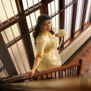 Aparna Balamurali Instagram - Happy Onam 🌸❤️

Something that happens when you have a wonderful team.
PC: @nithinnarayan 
Assisted by: @mshefin__ 

Styled by: @styled_by_gk 
Assisted by: @_cicily_cinta_ 
MUAH: @ashif_marakkar 
Accessories: @jewels_krishna 

Wearing my most favourite saree❤️
Courtesy: Amma