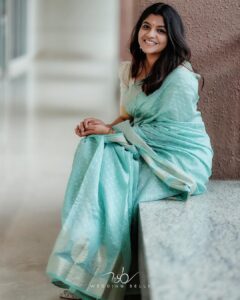 Aparna Balamurali Instagram - ✨

@anika_weaves Such beautiful sarees you have !!! Absolutely in love. 
Captured by @weddingbellsphotography 📸