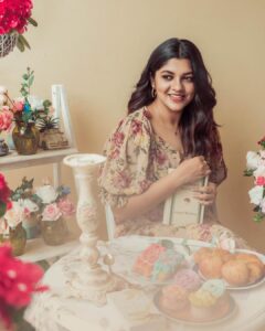Aparna Balamurali Instagram - 🌸💕

Clicked by darlings @_meraki.photography_ 
Outfit @maira__vogue

Special Thanks to @dreams_floristsanddecorators 💕