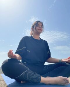 Aparna Balamurali Instagram - I never thought I would step into the world of Yoga. And that was one of the best decisions. But I’m beyond blessed to be in the right hands 🙏
If I’m doing at least so much, it’s all because of my Guru @tara_sudarsanan ❤️

#internationalyogaday