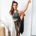 Aparnaa Bajpai Instagram - I learnt the difference between Selfish and Self-Love when I started on my journey of Self healing:) Stop being so hard on yourself, stop critizing yourself, stop judging yourself, stop comparing yourself to others and start loving yourself. Fill your cup first before you can pour on to others’. Because you know what, it’s near to impossible to pour from an empty cup:) Forgive yourself for whatever it is you’re holding on to & Promise yourself to be more kind, gentle & loving to your own self. And when you feel that kindness, that love & that care; You would know how to give✨ PS: the picture to grab your attention to read the caption. . . . #yoga #yogainspiration #yogapractice #yogaeverydamnday #yogaanywhere #yogagirl #yogi #yogalife #yogalove #yogalover #yogachallenge #yogalifestyle #yogatime #yogagram #yogaflow #spiritual #spiritualjourney #spiritualgrowth #birdofparadise #wordsbyaparnaa