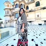 Ashna Zaveri Instagram - Stay humble and the blessings will keep coming 🙏💫 #mondaymusings