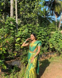 Ashrita Shetty Instagram - Favourite part of being South Indian  #kanjeevaramlove ✨💚🌞