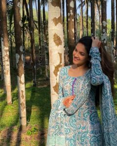 Ashrita Shetty Instagram - My annual "let's do Indian today" phase 🦋
Swipe right to see my real face between every photo 🙃