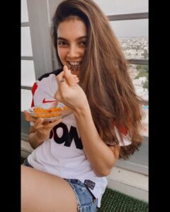 Ashrita Shetty Instagram - Lazy Sunday= Mangoes for breakfast, lunch & dinner 🥭🥭🥭