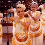 Bhama Instagram – #nivedhyam #first movie #2007 #memories 🌿
@appunayar @vinumohan_actor