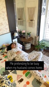 Bhanushree Mehra Instagram - Chalo batao kaun kaun aisa karta hai ? 😂😅
.
.
.
.
.
.
.
.
.
#actingbusy #pretending #lazy #funnyvideos #relatable #dailythings