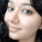 Chandra Lakshman Instagram - When there are so many reasons to be happy and when u can always have that lil' smile and a lil' glow in your eyes understand you know how to live and let live!! #sundaygyan #liveletlive #lifeisbeautiful #littlelifelessons #relaxedandcalm #likebuddha😛 #okenough 💆💝😍🤗