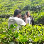 Chandra Lakshman Instagram - Director Saar @anzarkhandirector 🙏😎 #swanthamsujata #suryatv #munnar #shootdiaries #malayalam #series #actor #tamilactress #malayalamactress #teluguactress #films #television Parakkat Nature Resorts