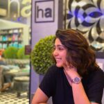 Charmy Kaur Instagram - So while @thedeverakonda gets his styling n look done at @aalimhakim along with @purijagannadh , our DOP @vishnu_sarma decides to click sum pics of me 😁 😁 PS - our fighter’s new look is shaping out killer 🥳 . #producer #panindiafilm