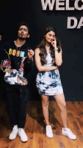 Daisy Shah Instagram - Only couples will get this! 🤣🤣
.
.
.
#reelitfeelit #livelovelaugh #daisyshah #adnaan07dz 
@adnaan_07dz