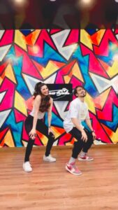 Daisy Shah Instagram - #HeadShouldersKneesandToes wanted to do this #trend 😄 #trending #dance #twerk #addylovers #team07 #studio #dancetrends 
📍: @kontentstudioz