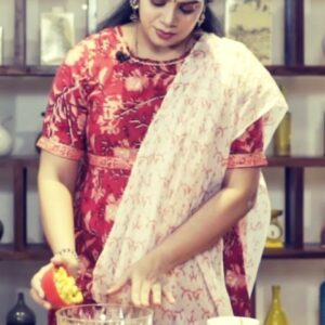 Deepa venkat Instagram - "Crispy corn" anyone???:))))

Corn is easily available and there are so many ways to enjoy this nutritious and delicious gift of nature.

This is sure-shot yummy delicacy, easy to prepare and a crowd favourite too. Do try!!!!!! I'm sure you won't stop with just one helping;)))

Video out now,  link in bio😊

Costume by @naomi.fashions @kirrthi

Hair and makeup @sumanostwal2722 @beautyandbeyond_makeover 

#jfw #jfwdigital #binasujit #dipshiblessy  #spicemyfood #enveetusamayal #crispycorn #starter #vegetarian #delicious #youtube #mykitchen