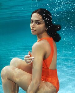 Deepika Padukone Instagram - Sometimes, the safest place to be is underwater…🌊 - Marisa Reichardt #GehraiyaanOnPrime, Watch Now! @shakunbatra @siddhantchaturvedi @ananyapanday @dhairyakarwa @primevideoin @dharmamovies @Viacom18Studios @Jouska.films