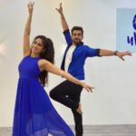 Deepti Sati Instagram - In these difficult times when all of us are suffering and going through a tough phase , we need to stay together and stay strong. I believe dance is a therapy which can make one smile, heal from within and fill everyone with positive energy ... On this international dance day, trying to make you all smile and send as much as postive vibes ! Keep smiling and definitely Keep Dancing !! @neeravbavlecha tnx for this one 🤗 Happy International dance day 💙 Special thanks to my lovelies - @menonshruthi_b @tannasweta Studio - @ukiyostudio.in #internationaldanceday #bestrong #thistooshallpass #besafe #staystrongindia #dance #dancersofinstagram #instagram #newreel #newpost #instalike #dancer #contemporarydance #keepsupporting #keepsmiling #keepdancing #remixonreels #remixreels