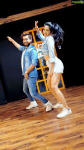 Deepti Sati Instagram - Wishing u all a very Happy Easter 🐣 
Reeling it and feeling it this Easter with vroom vroom 😋😋😋 and @neeravbavlecha 😛
#vroomvroom #happyeaster #happysunday #latebutnottoolate #trending #feelitreelit #reels #reelsinstagram #fun #love #dance