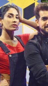 Deepti Sati Instagram - इस Valentine's कुछ तीखा हो जाए, 
प्यार के संग कुछ मीठा हो जाए.
देर से ही सही लगी है मिर्ची
@neeravbavlecha 
Shot by - @kalaartistflims
Studio - @thedesiartstudio 
@menonshruthi_b @amitjadhav281 
#mirchi #reelkarofeelkaro #newreel #geelitreelit #betterlatethannever #dance #dancechallenge #reelsofinstagram #february #dancersofinstagram #keepdancing #neeravbavlecha #deeptisati #saturdayvibes #likesforlike #comment #fun #love