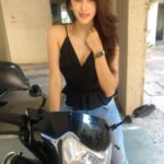 Eshanya Maheshwari Instagram - Trying to learn new things 🛵 in this quarantine period... What is your new thing in this quarantine time?