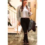 Eshanya Maheshwari Instagram - My winter days in Greece 🇬🇷 was so stylish with this grey sweater from @sheinofficial @shein_in 😍 Oder yours now with coupon code eshanyaQ2👻 and get 200 off 🙌🏻on your orders #sheinsale401 #styleblogger #shein