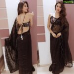Eshanya Maheshwari Instagram – My love for Saree ❤️😍 and never ending love for black colour 👻 are you exactly like me ??? #sareelove #blackcolorlover🖤 #andthatblouse #✌🏻💫
