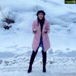 Eshanya Maheshwari Instagram – “When there’s snow on the ground,
I like to pretend I’m walking on clouds.” ❄️❤️☺️✨
.
.
Boots- @srstore09 
.
.
#travelgram #travel #travelblogger #shimla #snow #snowscape #winter #winterwonderland #snow❄️ #happiness #love #exhibitmagazine #topgearmagazine #ootd #winterfashion #explorer #esshanyamaheshwari #esshanya Narkanda .shimla hills