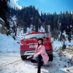 Eshanya Maheshwari Instagram – Journey from the landscape 
to the snowscape 🚘❄️
With Honda’s WRV 😃
.
.
🚘 @hondacarindia 
.
.
 #hondawrv #WRV #ADVENTURE #exploremore #suv #suvlife #compactsuv #shimlasnow #snowscape #adventuretrail #roaptrip #punjab #shimla #drive #exibhit #exibhitmagzine #topgearmagazine #travelgram #instatravel #travelblogger #esshanya #esshanyamaheshwari Narkanda .shimla hills