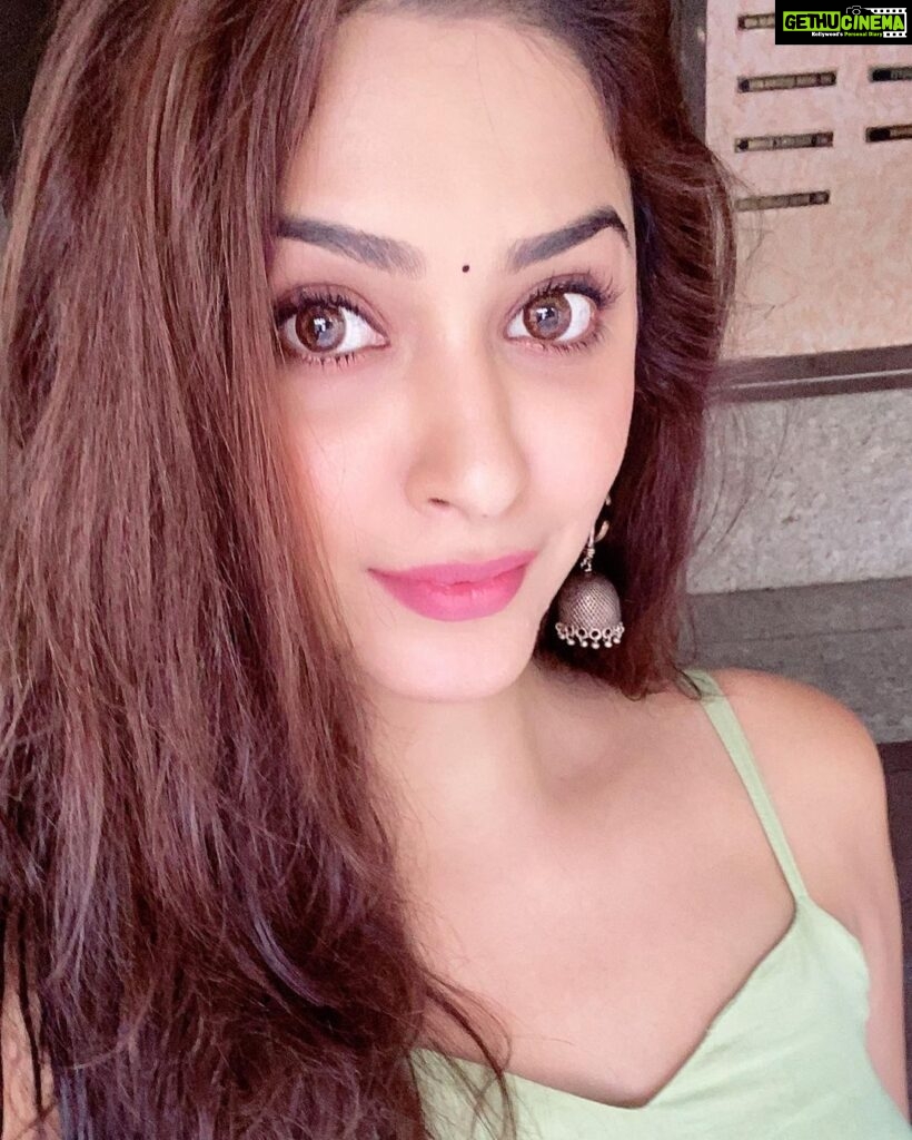 Actress Eshanya Maheshwari HD Photos and Wallpapers June 2020 - Gethu ...