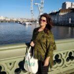 Falguni Rajani Instagram - #londoneye #picadallycircus #merryxmas #actorlife #freezinglondon