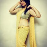 Falguni Rajani Instagram - Chal pade hain phir se ussi raah par jaha zameen ko hamara boj kam laga karta tha 😄😄💃🏻💃🏻💃🏻