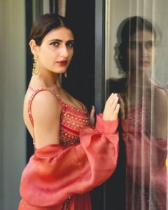 Fatima Sana Shaikh Instagram - Styled by: @akshitas11 
Assisted by: @khushi46 
💃🏻: @ridhimehraofficial