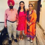 Gurleen Chopra Instagram - The biggest gift for you after your marriage was my BIRTH. The biggest gift for me after my BIRTH was PARENTS like YOU .. HAPPY ANNIVERSARY MOM DAD 💐💐💐🌹🌹🌹🌹🌹🌟🌟🌟🌟🌟🍷🍷🍷💃🏼💃🏼💃🏼💃🏼💋💋💋💋💋