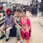 Gurleen Chopra Instagram - The biggest gift for you after your marriage was my BIRTH. The biggest gift for me after my BIRTH was PARENTS like YOU .. HAPPY ANNIVERSARY MOM DAD 💐💐💐🌹🌹🌹🌹🌹🌟🌟🌟🌟🌟🍷🍷🍷💃🏼💃🏼💃🏼💃🏼💋💋💋💋💋