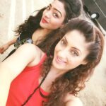 Gurleen Chopra Instagram - Gudmng every1.... Movie dekhna te movie nu bannde hoye dekhna Bahut farak hunda,,, it needs soo much patience,,Kinna acha lagda jado tuade friends tuade well wisher tuade set te aun te tuada kam dekhan how you do soo much hard work,,feel soo gud to have u on my ASHLEY movie set @sony_johari 😘😘 my BFF ❤️❤️❤️ Film city road, Goregaon east, Mumbai, Maharashtra, India