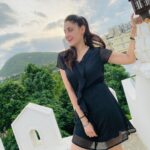 Gurleen Chopra Instagram - Kinni sohni a Kundrat dekho piche aasmaan da rang mountains 🏔 apne app face te khushi a jandi a eh sab dekh k feel Kar k thx baba ji ehni sohni duniya banaun lai 🙏🏻🏔🌟🌈