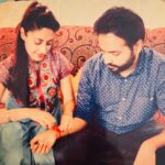 Gurleen Chopra Instagram - Ehne saalan ch ajj pehli vaar hai jado main apne haathan nal tainu rakhri nahi bann saki 🙇🏼‍♀️ baba ji meri umar v tainu laa den mere hisse Diya khushia v mere veer nu de den 🧿 mehsoos kar k dekhenga ta tere naal he hovangi .... happy rakhri bahut sara pyaaaaaaaarrrrrrrrrr .... 👫 Chandigarh, India