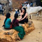 Hariprriya Instagram – Feeling nostalgic playing 5 stones on the sets of #Bichchugathi 🤩 #childhoodmemories 😍😍 Have you guys played this game like me? Share your best memory with me in the comments below 🥰

#Bichchugathi in theaters from 28th Feb 🤩