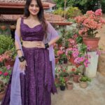 Harshika Poonacha Instagram - Wide shots 💖💞💝 *ನಾನು.... ನಮ್ಮೂರು......* ನಾನು ನಮ್ಮೂರಲ್ಲಿ ವೀರರ ನಾಡು‌ ಕೊಡಗಿನಲ್ಲಿ ರಂಗು ರಂಗಿನ ಪೋಟೋ ಶೂಟಿನಲ್ಲಿ ತವರೂರಿನ ಸಂಭ್ರಮ ತುಂಬಿದೆ ಮೊಗದಲ್ಲಿ ನಮ್ಮೂರು ಚೆಂದ ಇಲ್ಲಿನ ಪರಿಸರವೇ ಅಂದ ಇಲ್ಲಿ ಇರುವುದೇ ಆನಂದ ಪ್ರತಿ ಜನ್ಮ‌ ಇಲ್ಲೇ ಬಯಸುವೇ ಆ ದೇವರಿಂದ ಹಸಿರು ತುಂಬಿದ ಸ್ವರ್ಗವಿದು ಕರ್ನಾಟಕದ ಕಾಶ್ಮೀರವಿದು ಯೋಧರ ಕೊಡುಗೆ ನೀಡಿದ ನಾಡಿದು ಕರುನಾಡಿನ ಹೆಮ್ಮೆಯಿದು ನಮ್ಮ ಹೆಮ್ಮೆ ನಮ್ಮ ಕೊಡಗು ಕಾವೇರಿಯ ಸೊಬಗು ಗಿರಿ ಪರ್ವತಗಳ ಸಾಲು ಟೀ.... ಕಾಫಿಯ ಘಮಲು *Happy to Be in ಕೂರ್ಗ್* . Wearing 💃 @mousumidebnath9006 COORG - The Scotland Of India