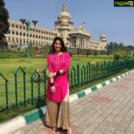 Harshika Poonacha Instagram - The Most beautiful #VIDHANASOUDHA 💖💝💞 Thankyou @vijaykarnataka for making me your chief guest for the Road safety walkathon 🙏 Always an honor to be a part of social awareness programmes 🙏 *ಯುವಕರೇ..... ನನ್ನ ಯುವತಿಯರೇ....* ನನ್ನ ನಡಿಗೆ ವಿಧಾನಸೌಧದ ಕಡೆಗೆ ಇದು ನಮ್ಮ ಗೌರವದ ಸಂಕೇತ ಇದರಲ್ಲಿದೆ ನಮ್ಮ ಜನರ ಹಿತ ನಮ್ಮ ಶಕ್ತಿಸೌಧವಿದು ಕರುನಾಡ ಹೆಮ್ಮೆಯಿದು ಆಡಳಿತದ ಪುಣ್ಯಕ್ಷೇತ್ರವಿದು ಎಲ್ಲರ ಪಾಲಿನ ದೇವಾಲಯವಿದು ಈ ಜಾಗವೇ ಪವಿತ್ರ ಇಲ್ಲಿ ಇರುವವರು ಆಗಬೇಕಿದೆ ಜನಮಿತ್ರ ಇಲ್ಲಿನವರ ಬಗ್ಗೆ ಜನರಿಗಿದೆ ಬೆಟ್ಟದಷ್ಟು ಅಕಾಂಕ್ಷೆ ಇಲ್ಲಿರುವವರು ಉಳಿಸಿಕೊಳ್ಳಬೇಕಿದೆ ಆ ನಿರೀಕ್ಷೆ ಎಲ್ಲರೂ ಒಟ್ಟಿಗೆ ದುಡಿಯೋಣ ರಾಗದ್ವೇಷವ ಬಿಟ್ಟಾಕೋಣ ಒಟ್ಟಿಗೆ ಸಾಗೋಣ ನಾಡನ್ನು ಸಮೃದ್ದವಾಗಿಸೋಣ ನಿಮ್ಮಯ ಪ್ರೀತಿಯ *ಹರ್ಷಿಕಾ........* Vidhana Soudha
