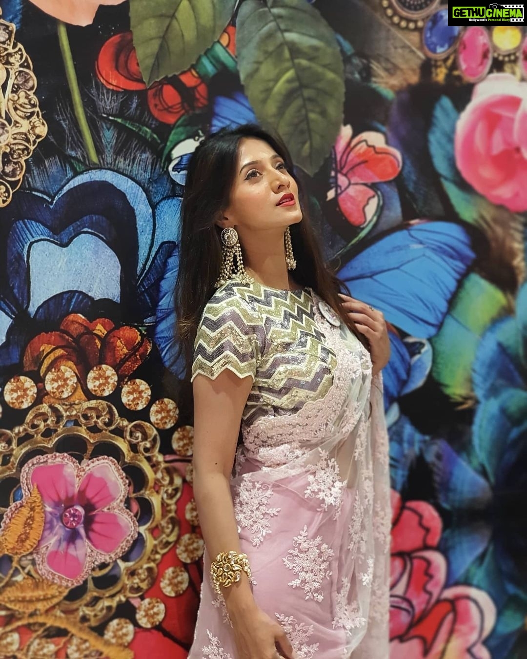 Harshika Poonacha Instagram - Saree love 💞💖💝 Midshots 🤩😍😘 Love this ...