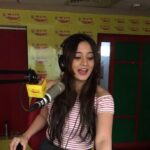 Harshika Poonacha Instagram - Stay tuned for your favourite celebrity RJ ❤️❤️❤️ @radiomirchi 98.3 Fm with super cool RJ @mirchirjsmitha Stay tuned for tomorrow 😘😘😘 #happynewyearinadvance