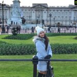 Harshika Poonacha Instagram - You are a #prince #princess of your own self, Remember!!! Nobody can takeaway this throne from you ❤️❤️❤️ #buckinghampalace #london #unitedkingdom Buckingham Palace